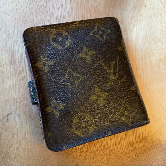 AUTHENTIC Louis Vuitton Compact Wallet - Picture 3 of 10